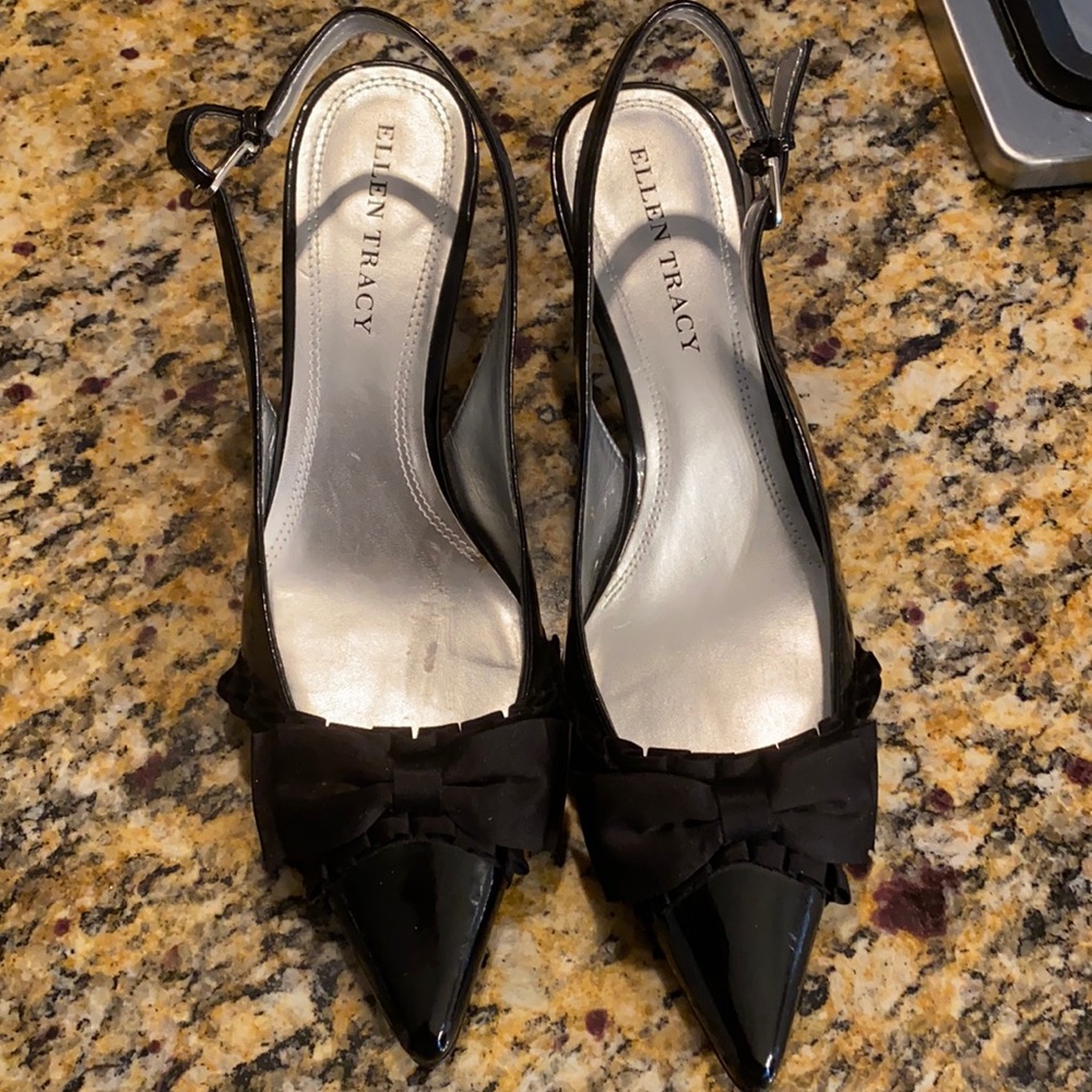 Ellen Tracy Kitten Heel